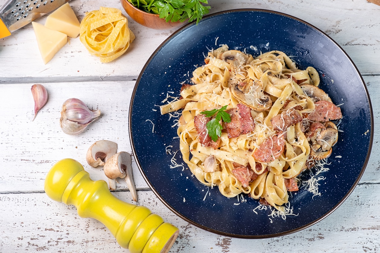 Dana Jambonlu Krema Soslu Spagetti – | UFS