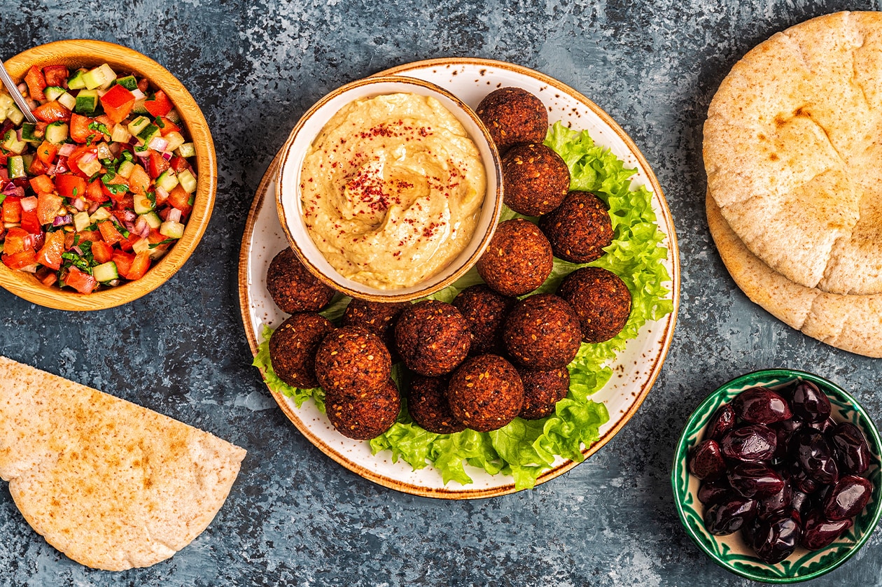 Falafel, humus ve naneli yoğurt ile – - Tarifi Falafel, humus ve naneli yoğurt ile – - Tarifi