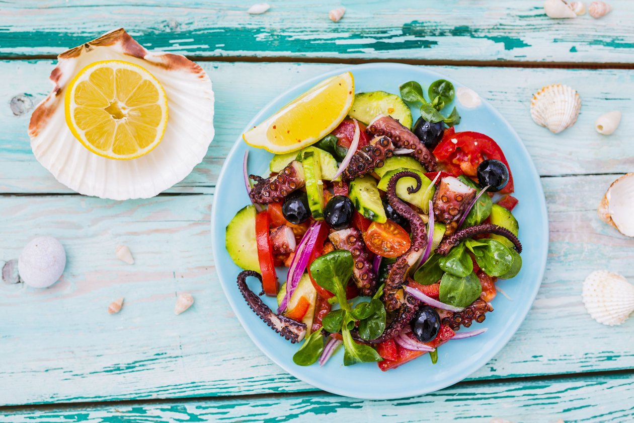 Akdeniz Usulü Salata, Izgara Ahtapot ile