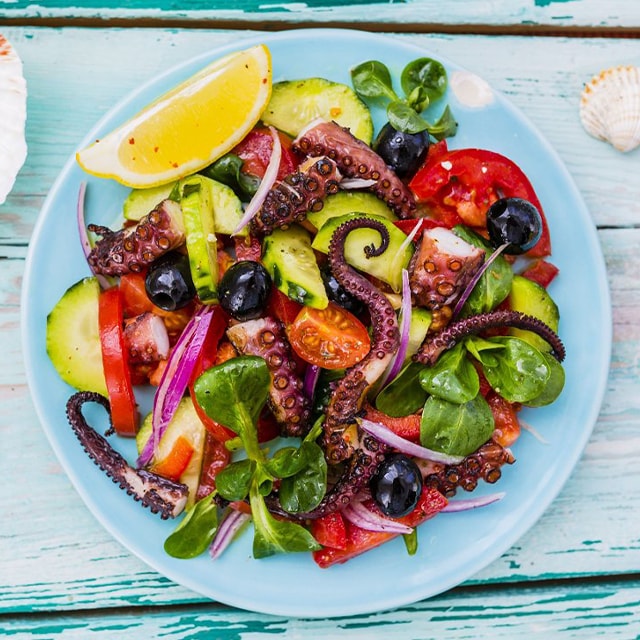 Akdeniz Usulü Salata, Izgara Ahtapot ile Akdeniz Usulü Salata, Izgara Ahtapot ile