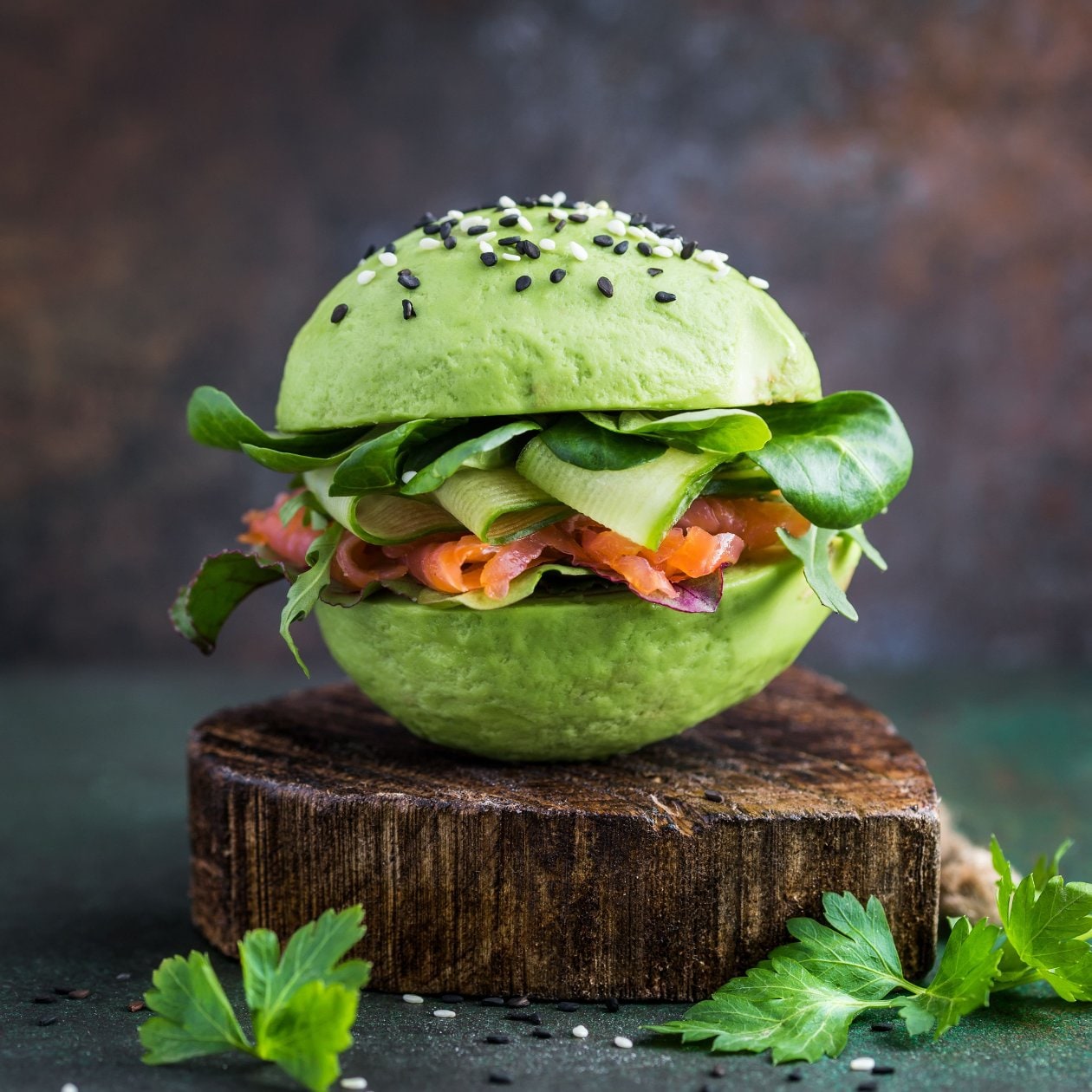 Avokado Burger, Somon Füme ve Taze Sebzeler ile – | UFS