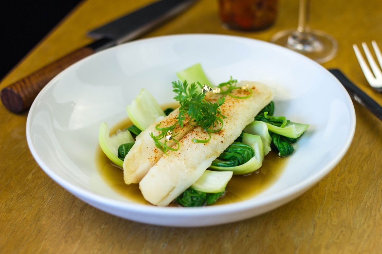 Buharda Pişmiş Dil Balığı, Bok Choy ve Soya Soslu Jüs ile – - Tarifi Buharda Pişmiş Dil Balığı, Bok Choy ve Soya Soslu Jüs ile – - Tarifi