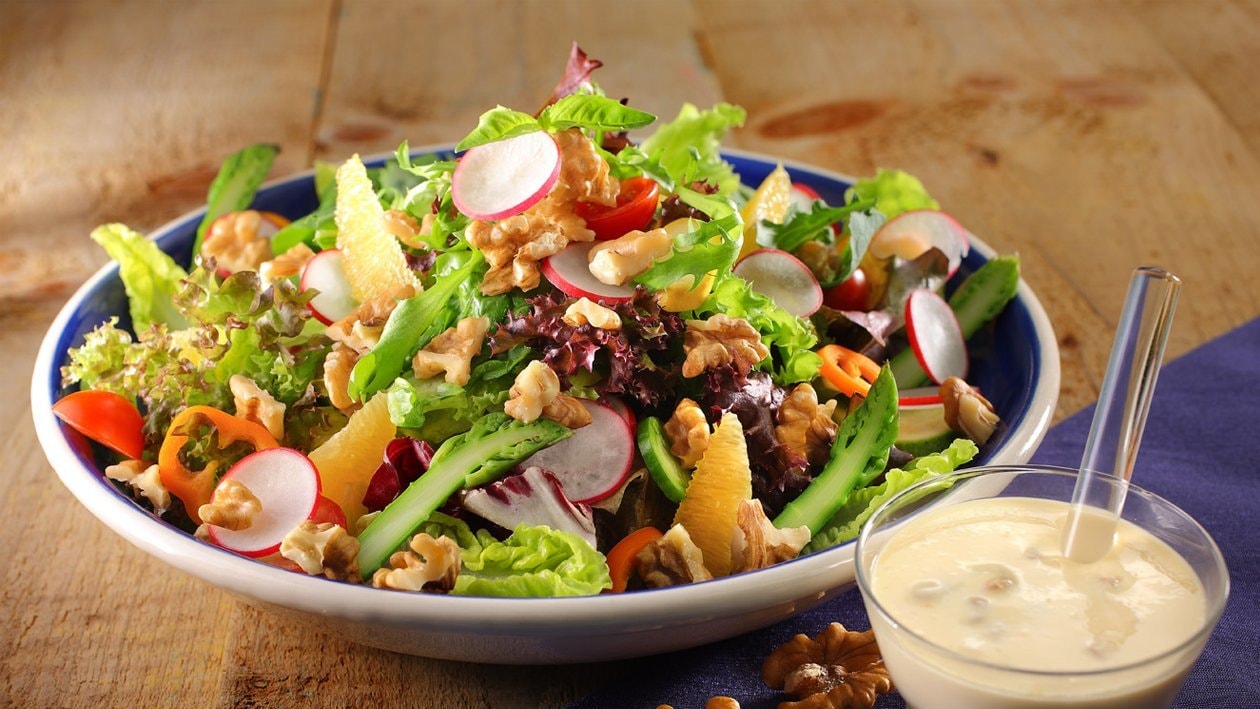 Ceviz Soslu Akdeniz Salata