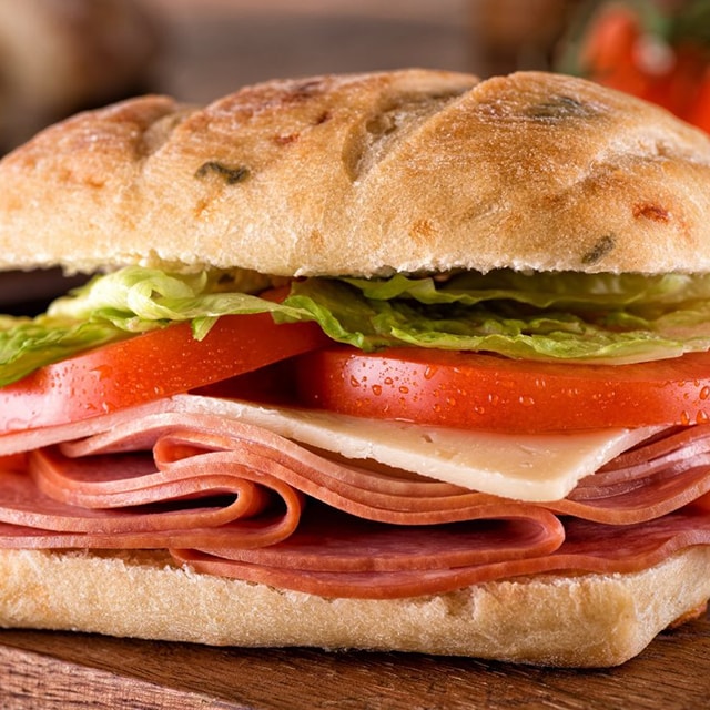 Fesleğenli Şarküteri Sandviç