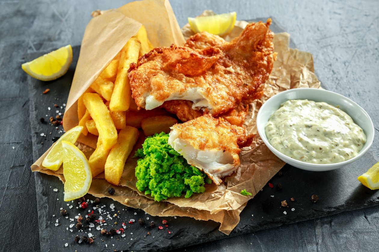 Fish & Chips Yeşil Bezelye Ezmesi ve Tartar Sos ile – | UFS