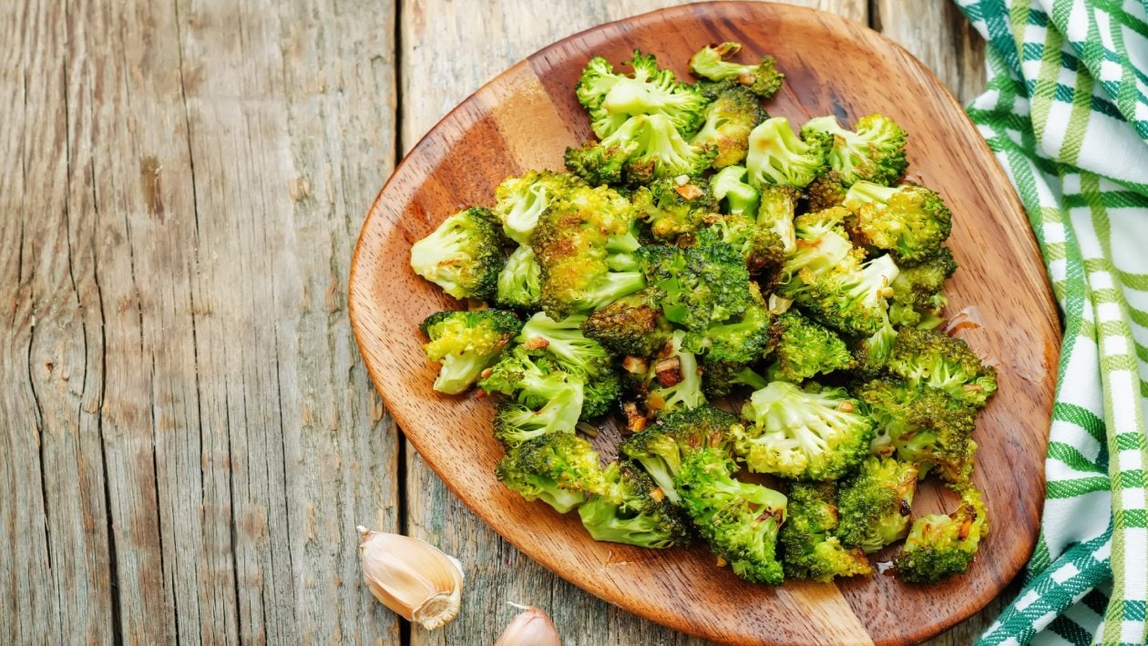 Fırınlanmış Brokoli, Tahin Sos İle