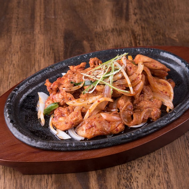 Kore Usulü BBQ  "Bulgogi", Susam ve Yeşil Soğan İle Kore Usulü BBQ  "Bulgogi", Susam ve Yeşil Soğan İle