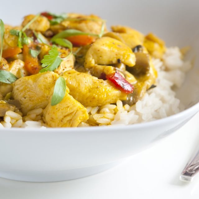 Köri Soslu Tavuk ve Yasemin Pilavı Köri Soslu Tavuk ve Yasemin Pilavı