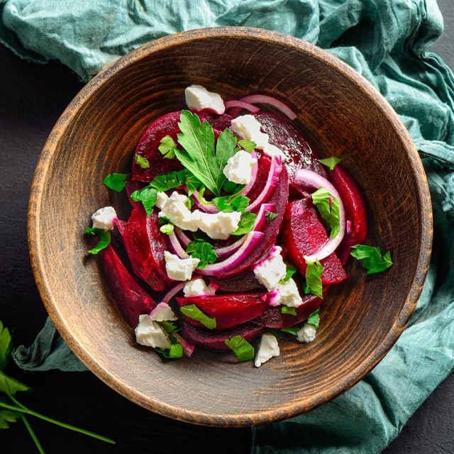 Kırmızı Pancar Salatası, Tulum Peyniri, Maydanoz Ve Kırmızı Soğan İle Kırmızı Pancar Salatası, Tulum Peyniri, Maydanoz Ve Kırmızı Soğan İle