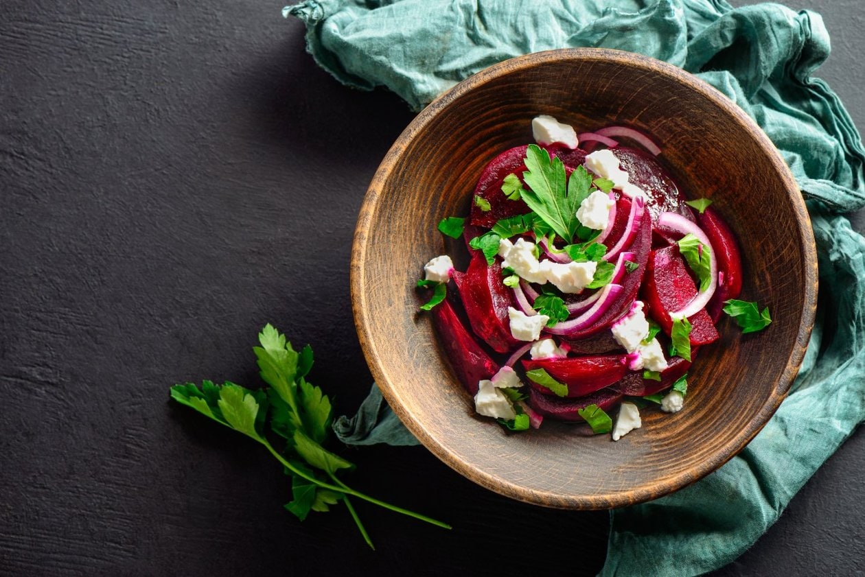 Kırmızı Pancar Salatası, Tulum Peyniri, Maydanoz Ve Kırmızı Soğan İle – - Tarifi