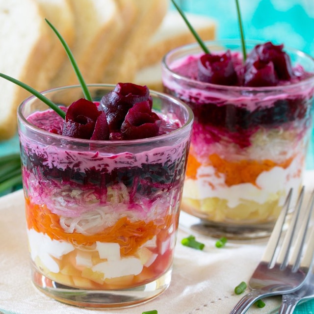 Pancarlı Sebze Salatası, Elma ve Yumurta ile Pancarlı Sebze Salatası, Elma ve Yumurta ile