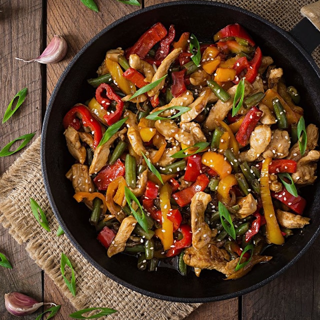Stir Fry Tavuk, Tatlı Biberler ve Taze Fasulye ile