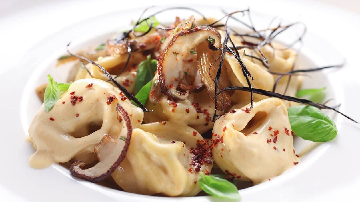 Yabani Mantar Dolgulu ve Patlıcan Soslu Tortellini