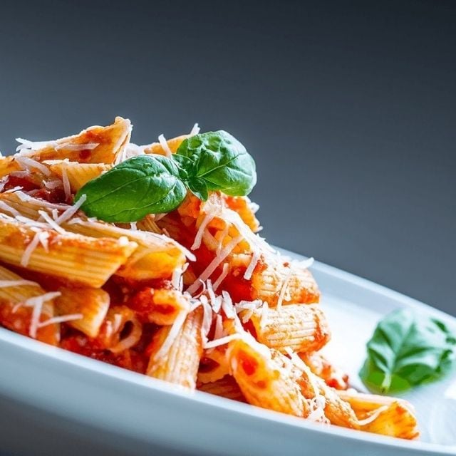 Fırında Tavuklu Sebzeli Penne Arrabiata Fırında Tavuklu Sebzeli Penne Arrabiata