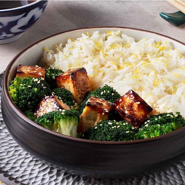 Pilav Üstü Tofu ve Brokoli Pilav Üstü Tofu ve Brokoli