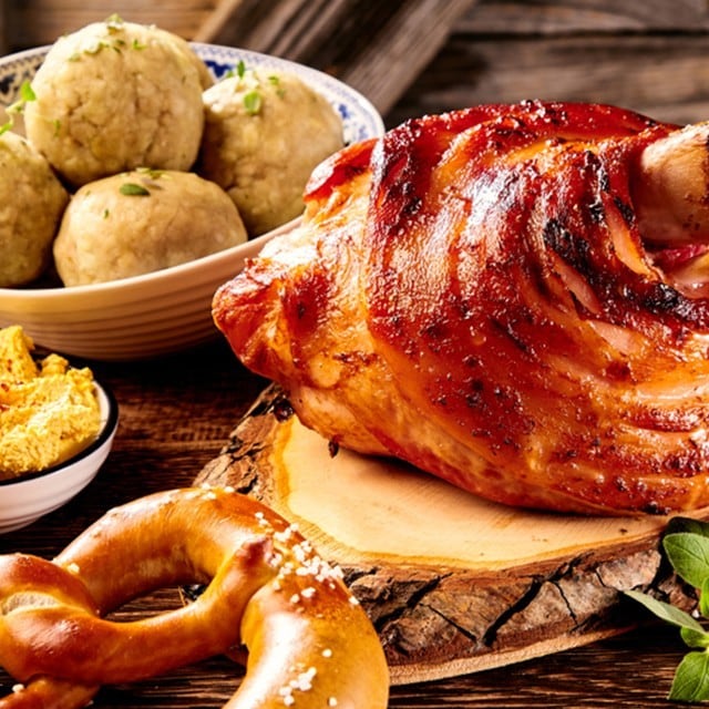 Ünlü Alman Yemekleri: Bratwurts'tan Şnitzel'e 10 Lezzet