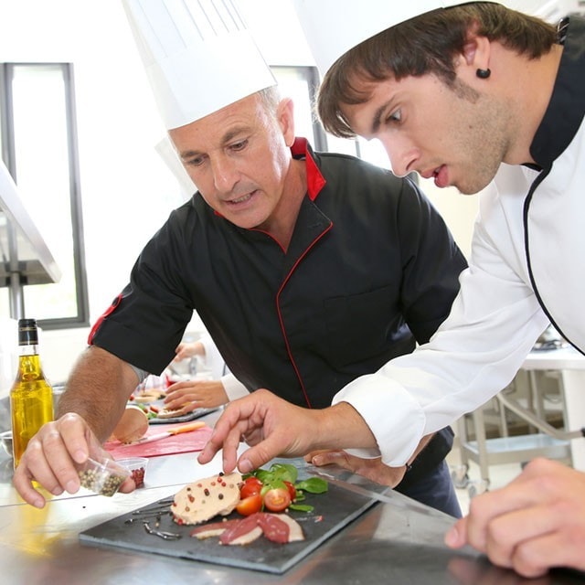 10 Maddede Şef Olmanın Artı ve Eksileri