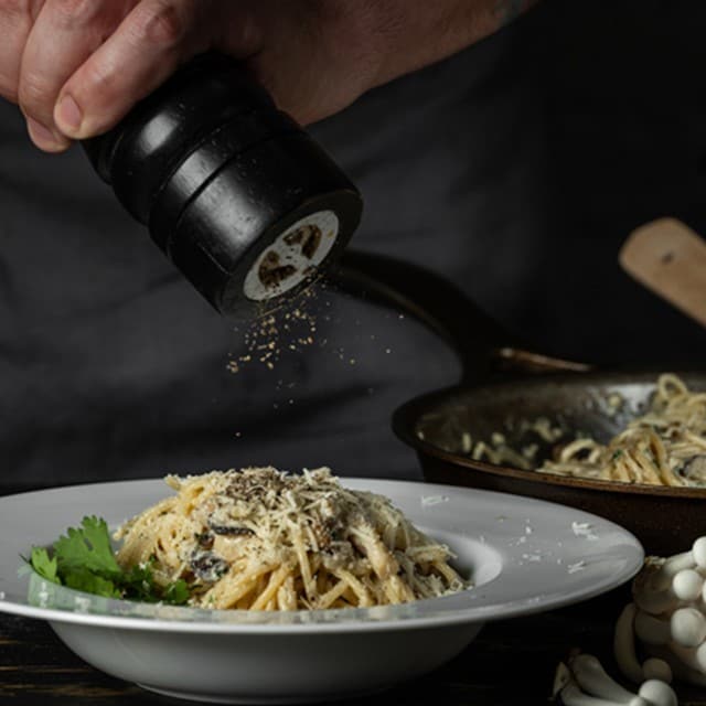 Makarnanın Yanına Ne Gider? Makarnayla Servis Edebileceğiniz Yemekler Makarnanın Yanına Ne Gider? Makarnayla Servis Edebileceğiniz Yemekler