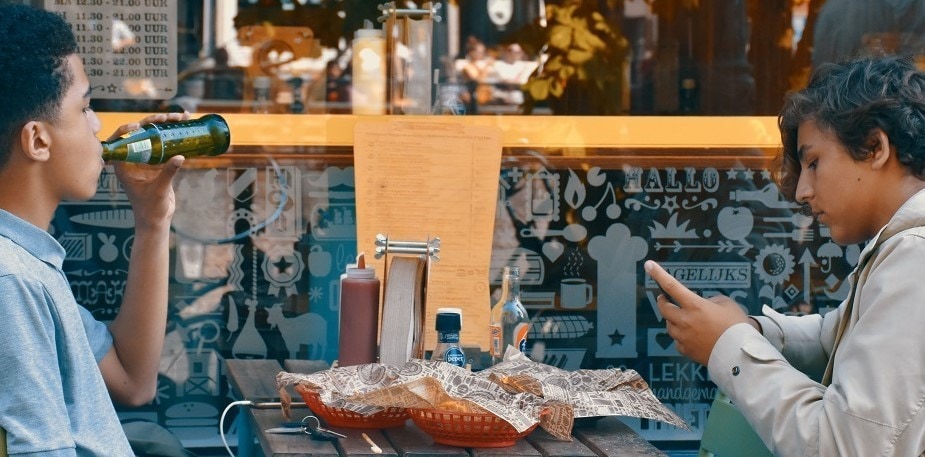 Genç. Beslenme bilinci. Sürdürülebilirlik için aç.